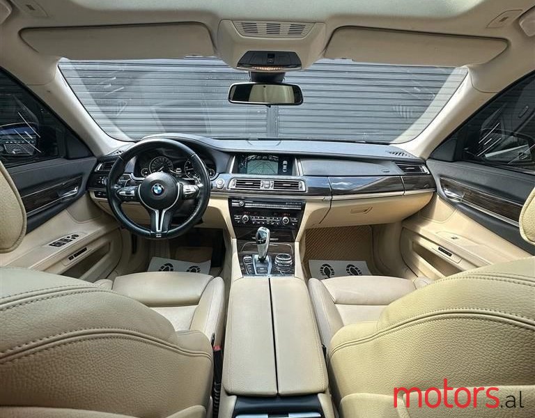 2013' BMW 740 photo #6