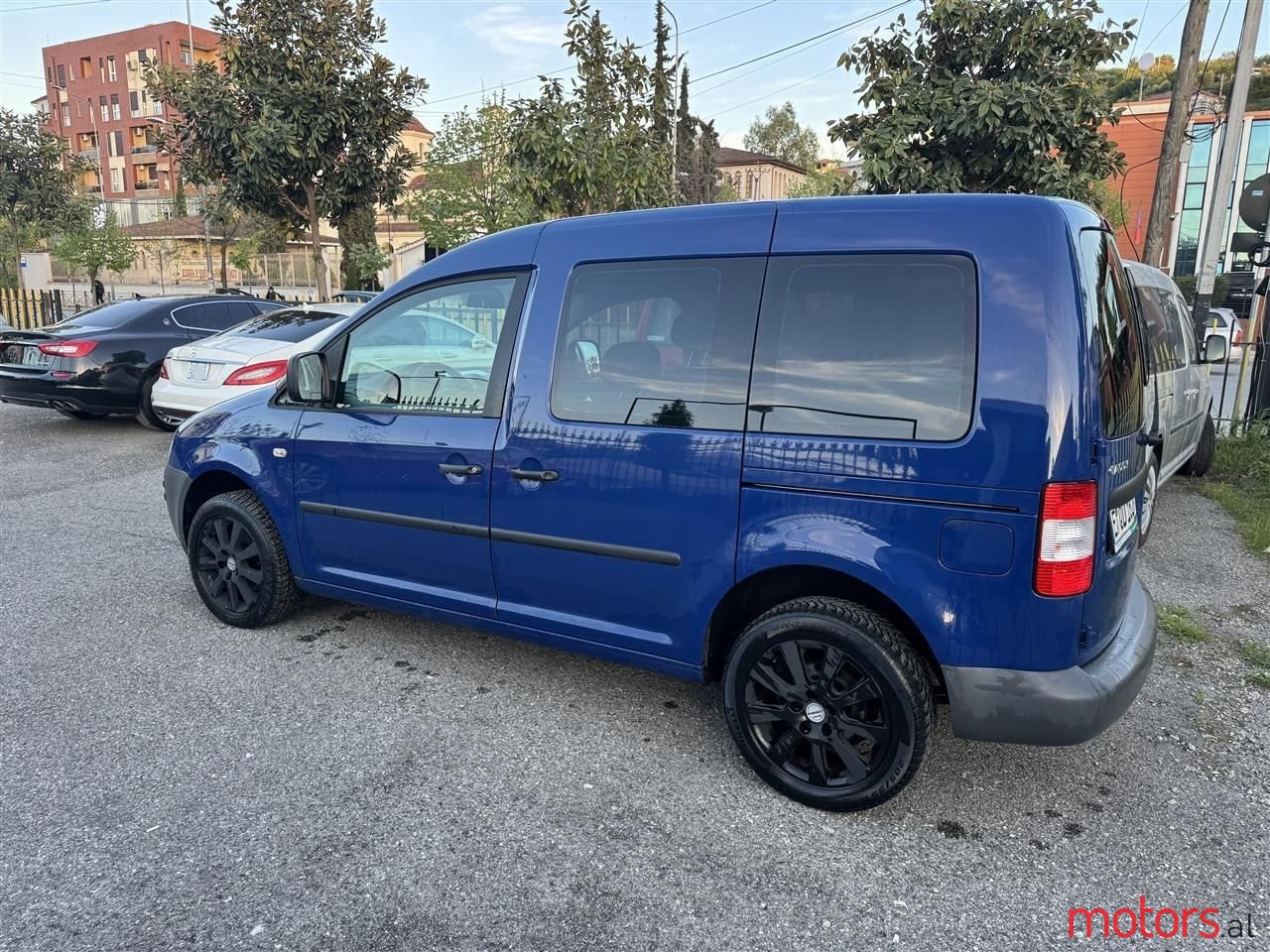 2010' Volkswagen Caddy photo #2