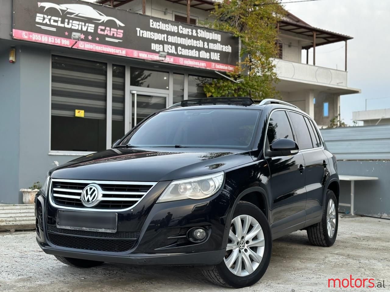 2011' Volkswagen Tiguan photo #1