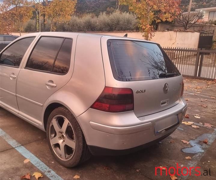 2002' Volkswagen Golf photo #3