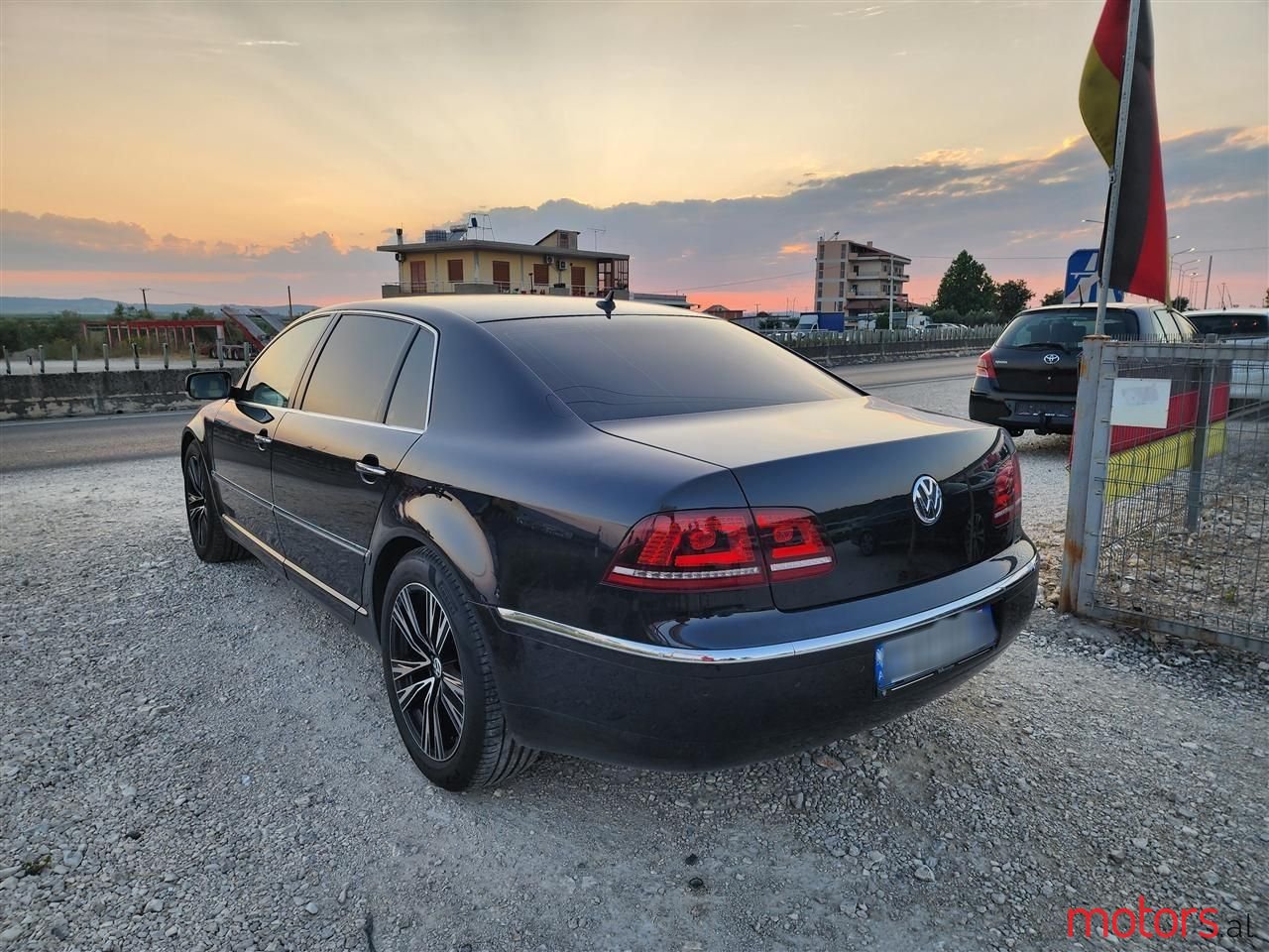 2015' Volkswagen Phaeton photo #5