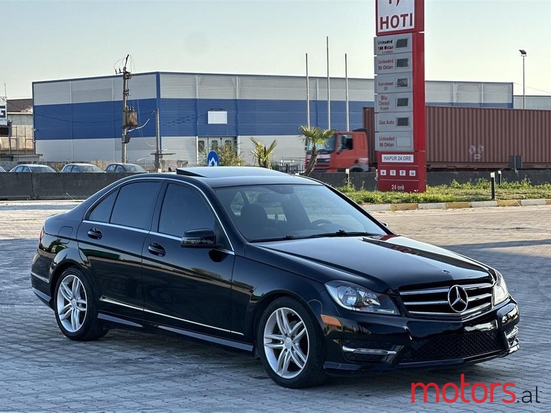 2012' Mercedes-Benz C 300 photo #3