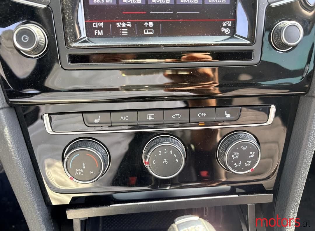 2013' Volkswagen Golf photo #5