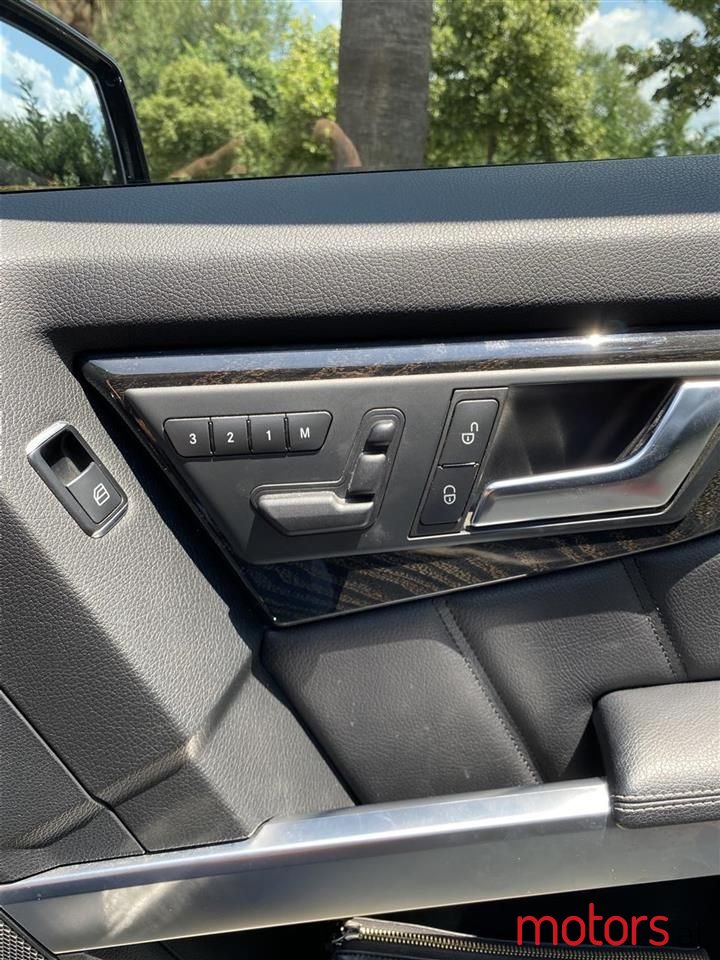 2015' Mercedes-Benz GLK 250 photo #2