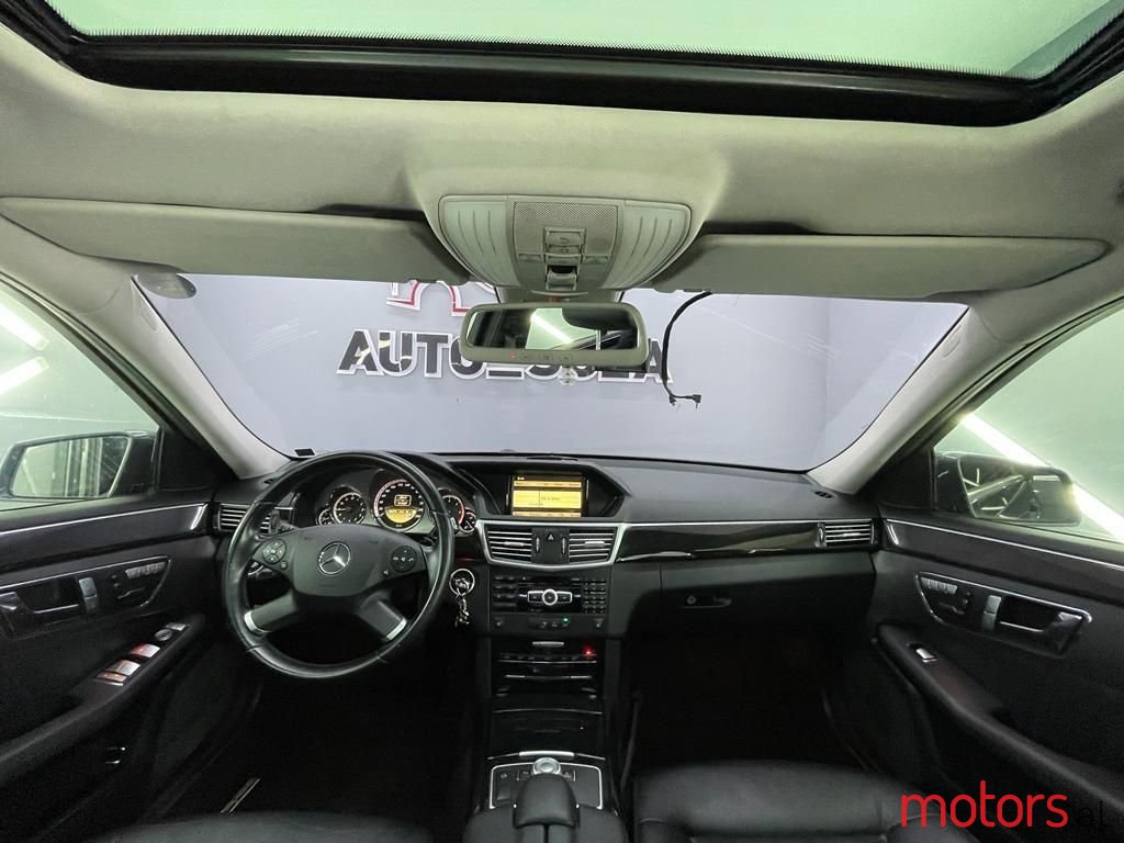 2011' Mercedes-Benz E 220 photo #2