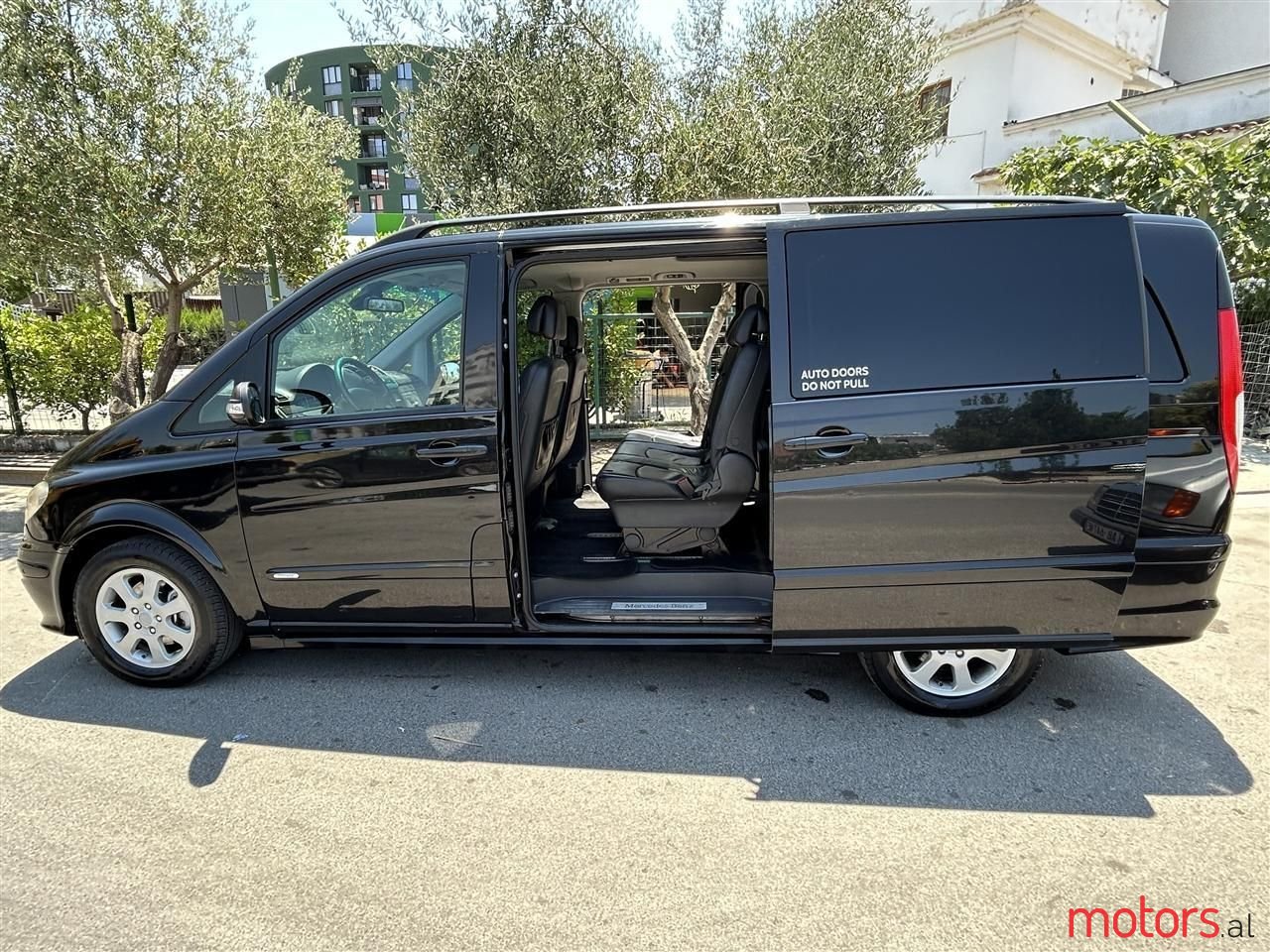 2009' Mercedes-Benz Viano photo #1