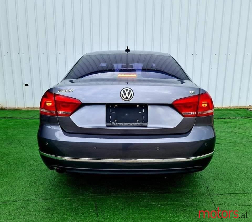 2012' Volkswagen Passat photo #6
