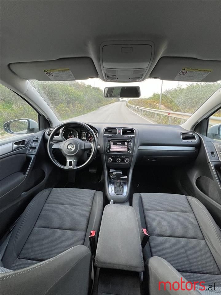 2010' Volkswagen Golf photo #6