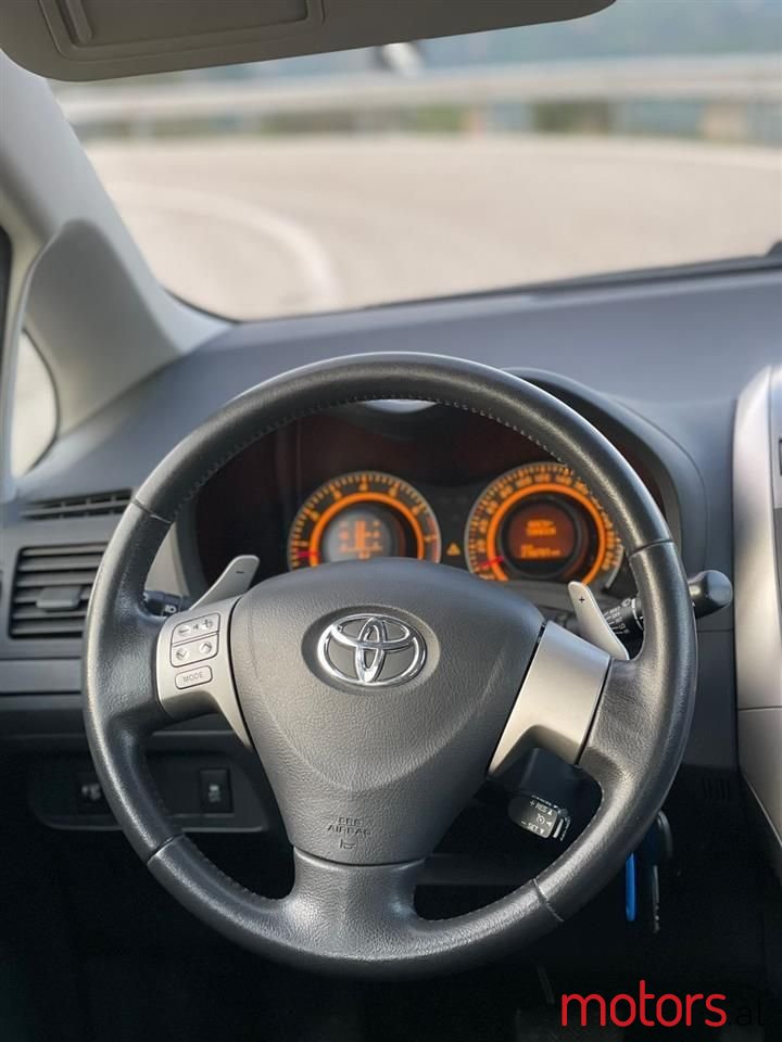 2008' Toyota Auris photo #5