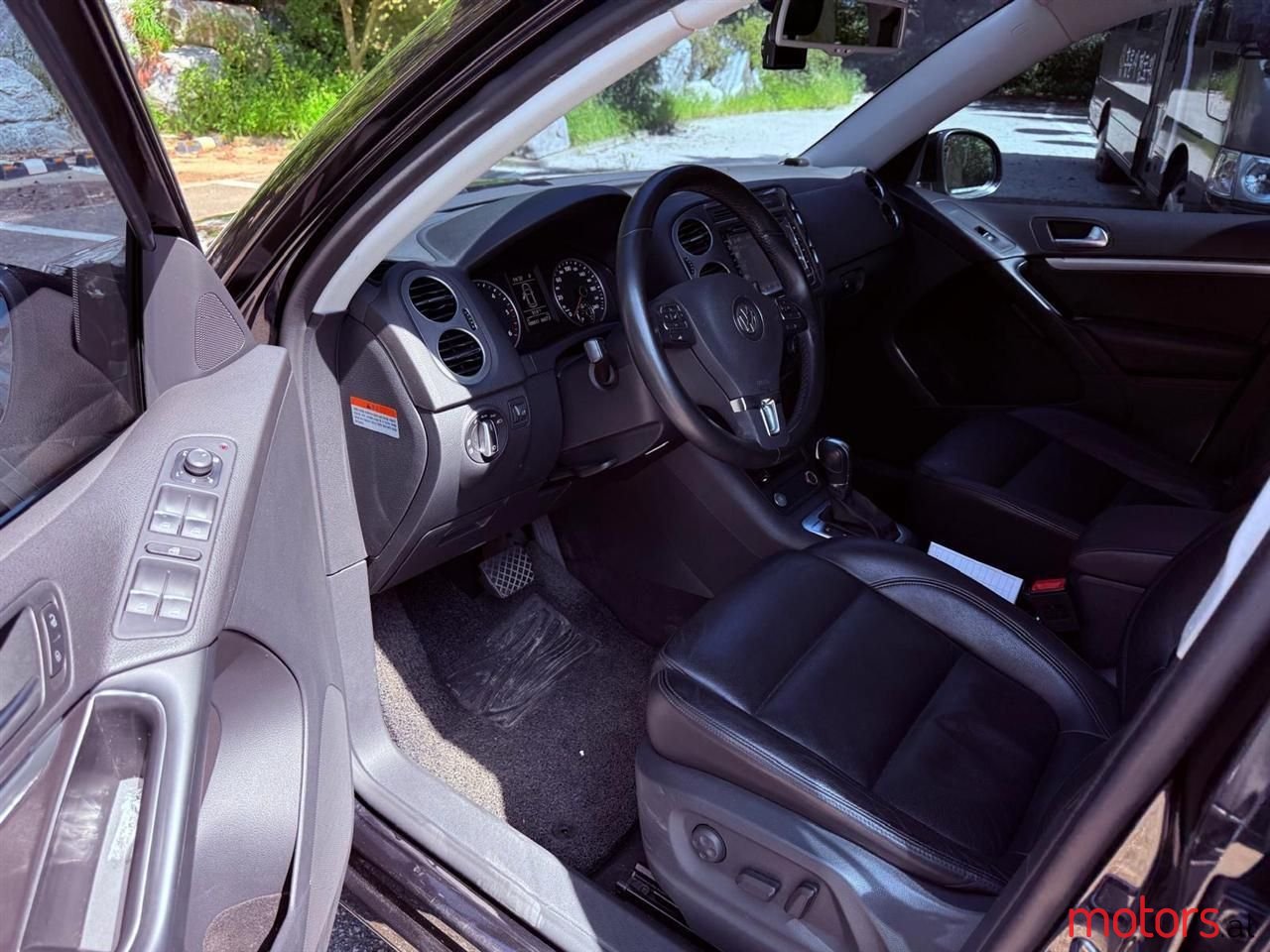 2016' Volkswagen Tiguan photo #4