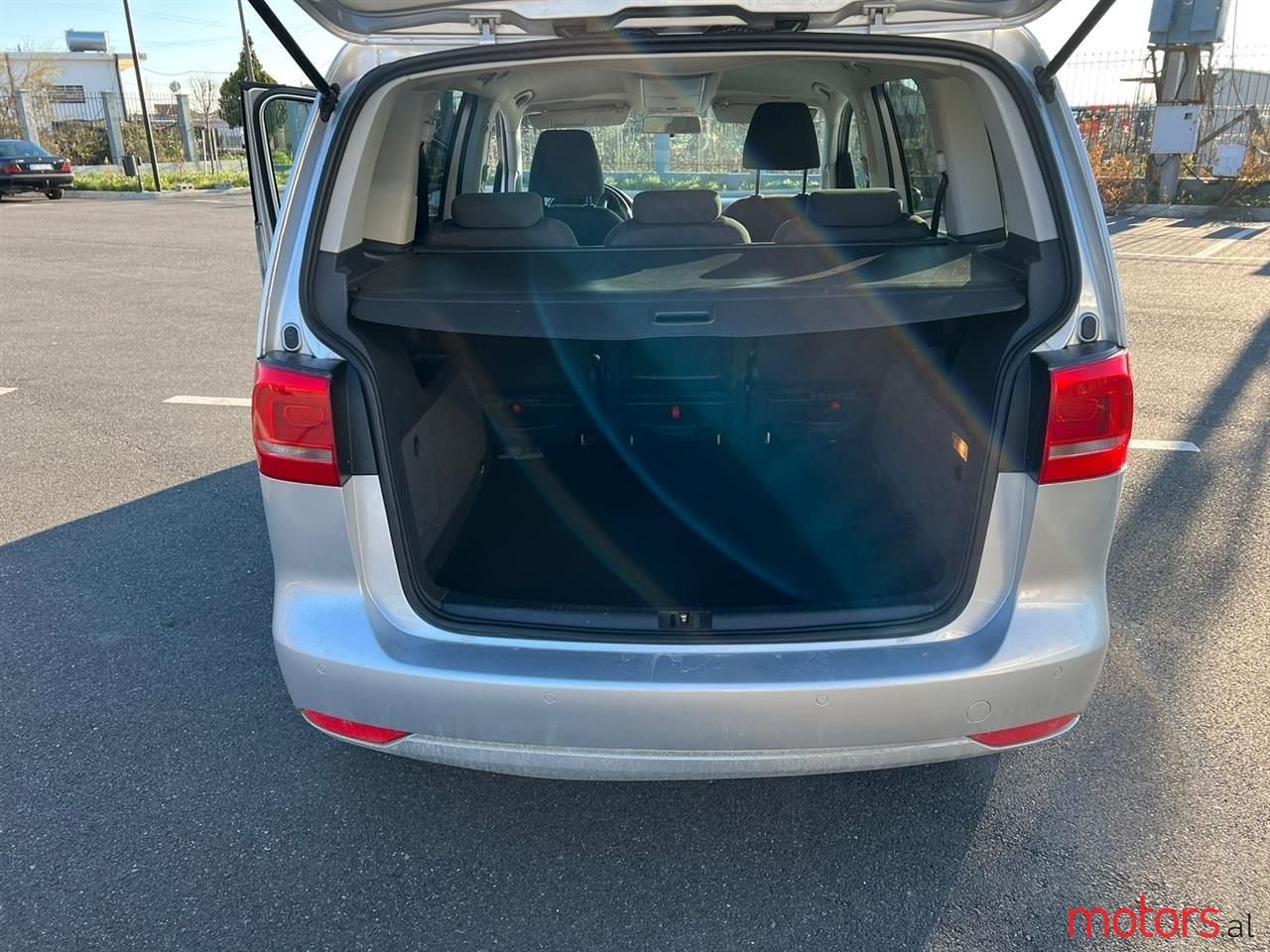 2012' Volkswagen Touran photo #1