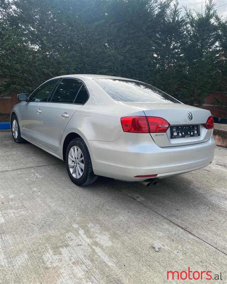 2012' Volkswagen Jetta photo #4