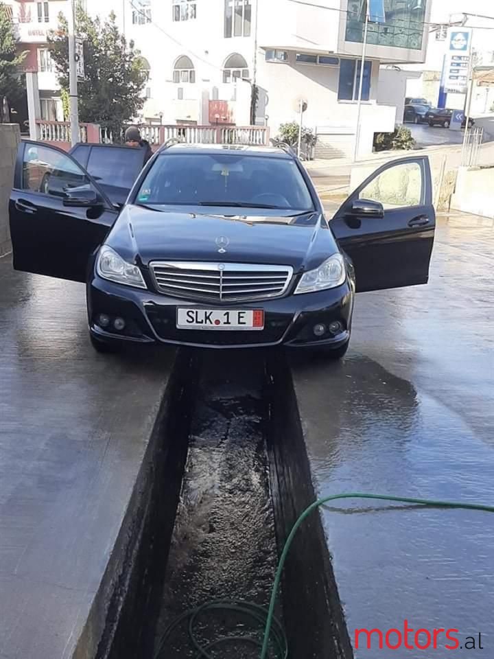 2011' Mercedes-Benz 200 photo #1