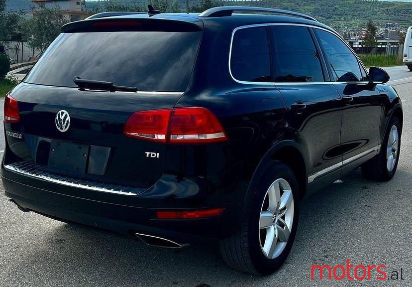 2013' Volkswagen Touareg photo #3