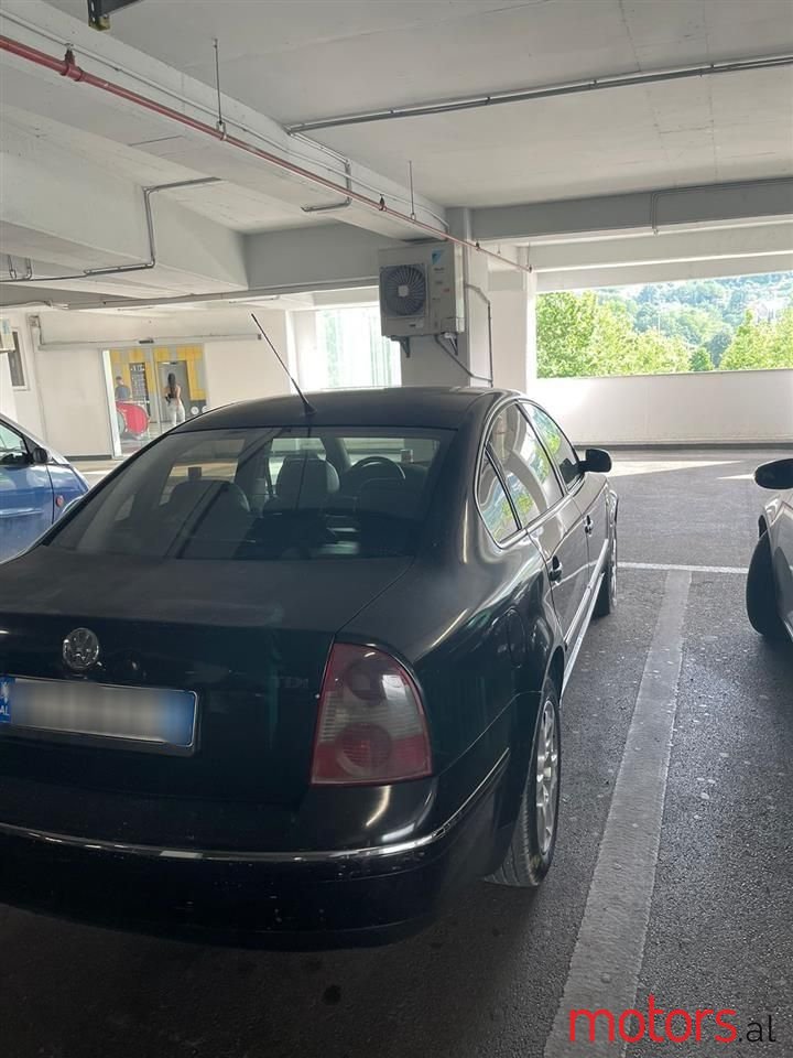 2002' Volkswagen Passat photo #3