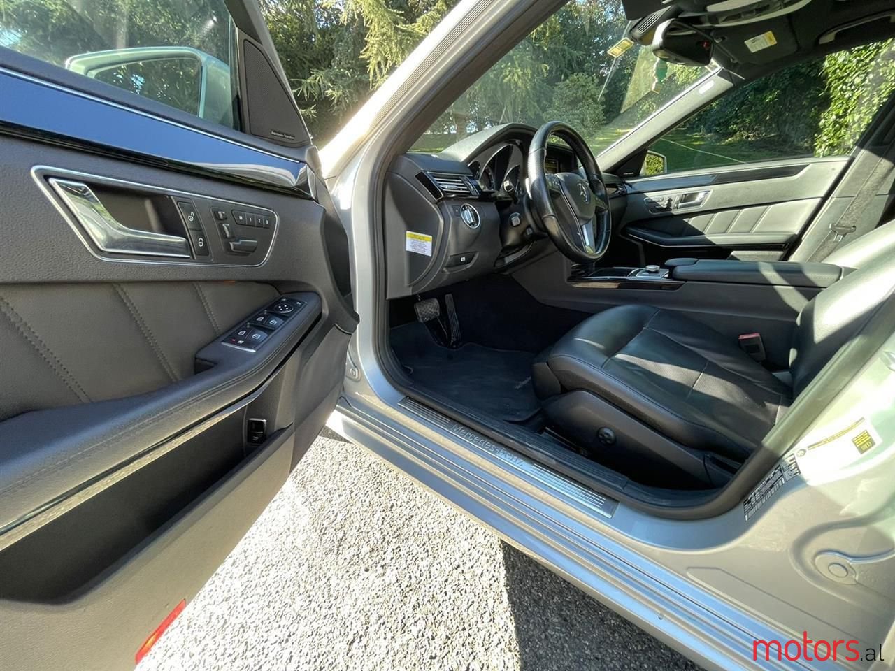 2011' Mercedes-Benz E 350 photo #1