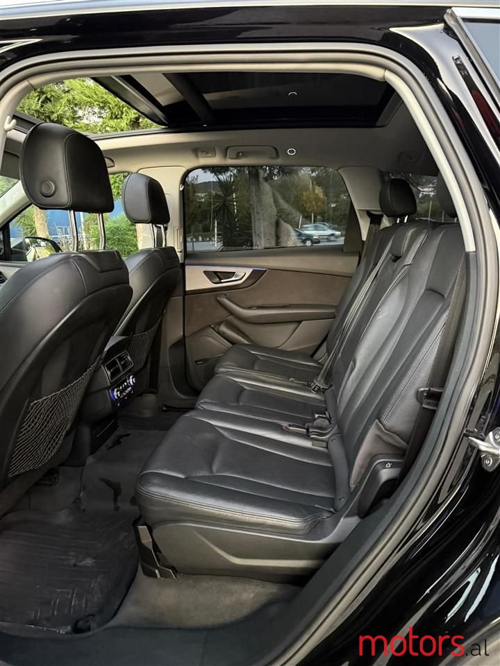 2017' Audi Q7 photo #5