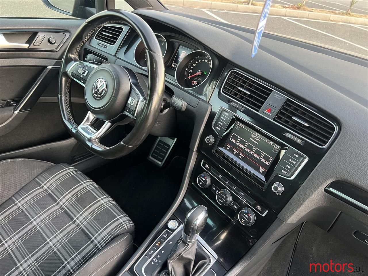 2015' Volkswagen Golf photo #4