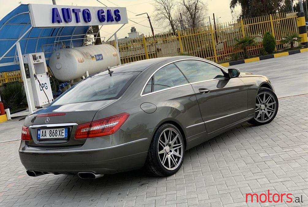 2009' Mercedes-Benz E 350 photo #1