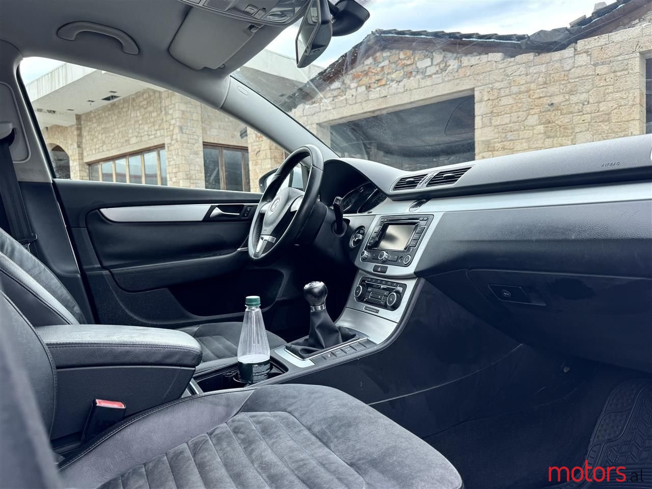 2015' Volkswagen Passat photo #5