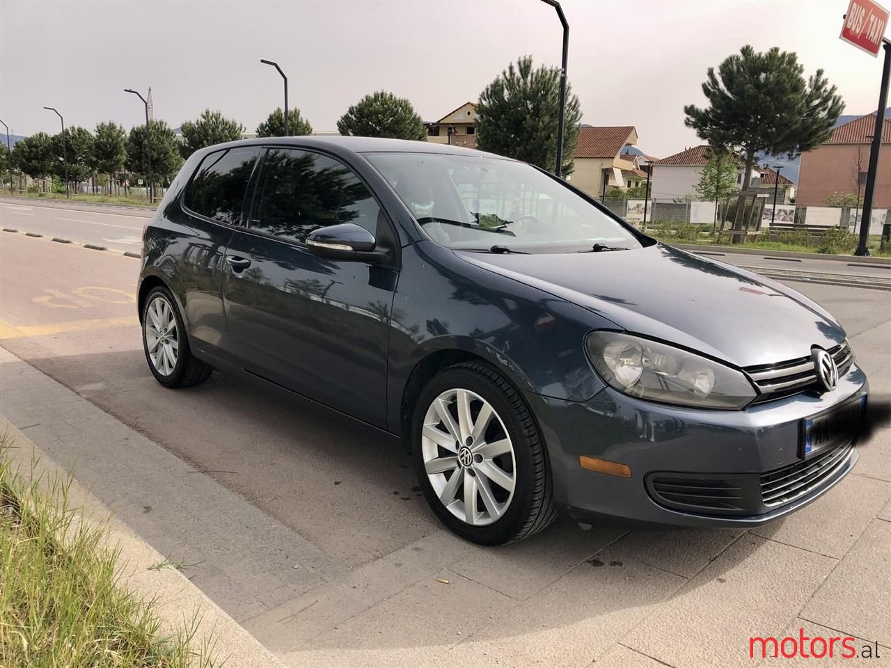 2011' Volkswagen Golf photo #4