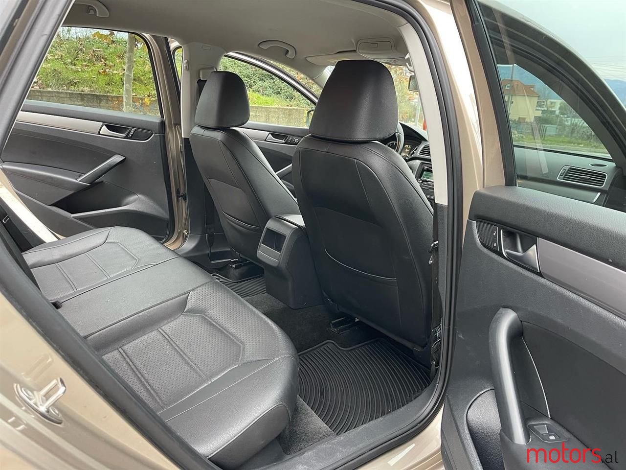 2015' Volkswagen Passat photo #5