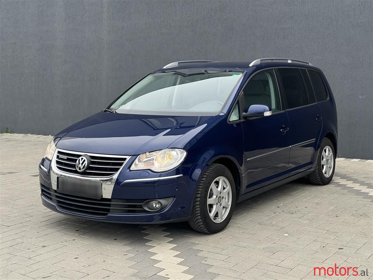 2009' Volkswagen Touran photo #1