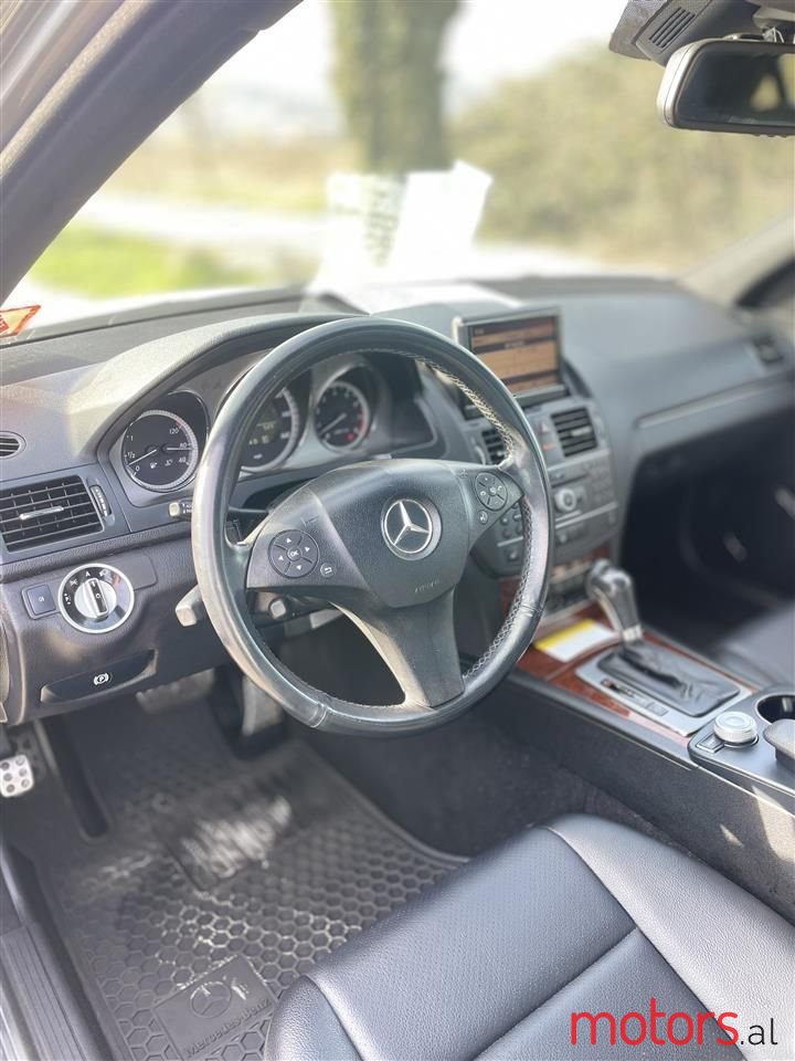 2011' Mercedes-Benz C 300 photo #4