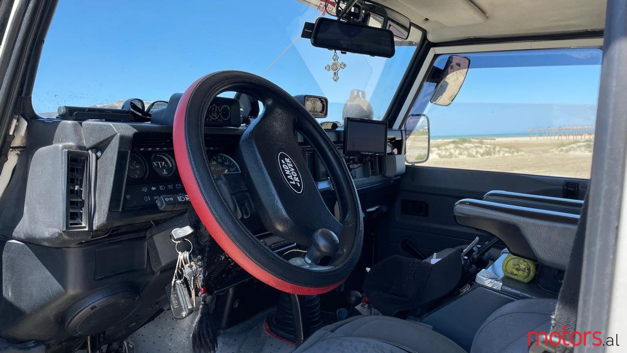 1999' Land Rover Defender 110 photo #2
