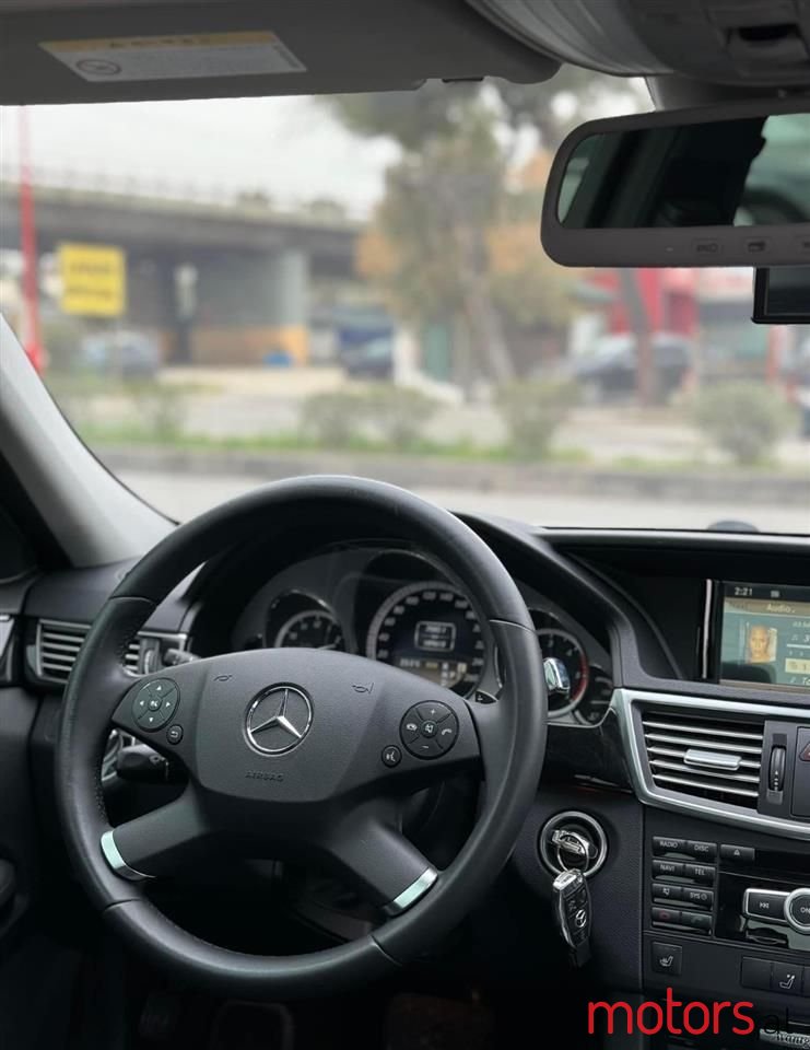 2012' Mercedes-Benz E 220 photo #4