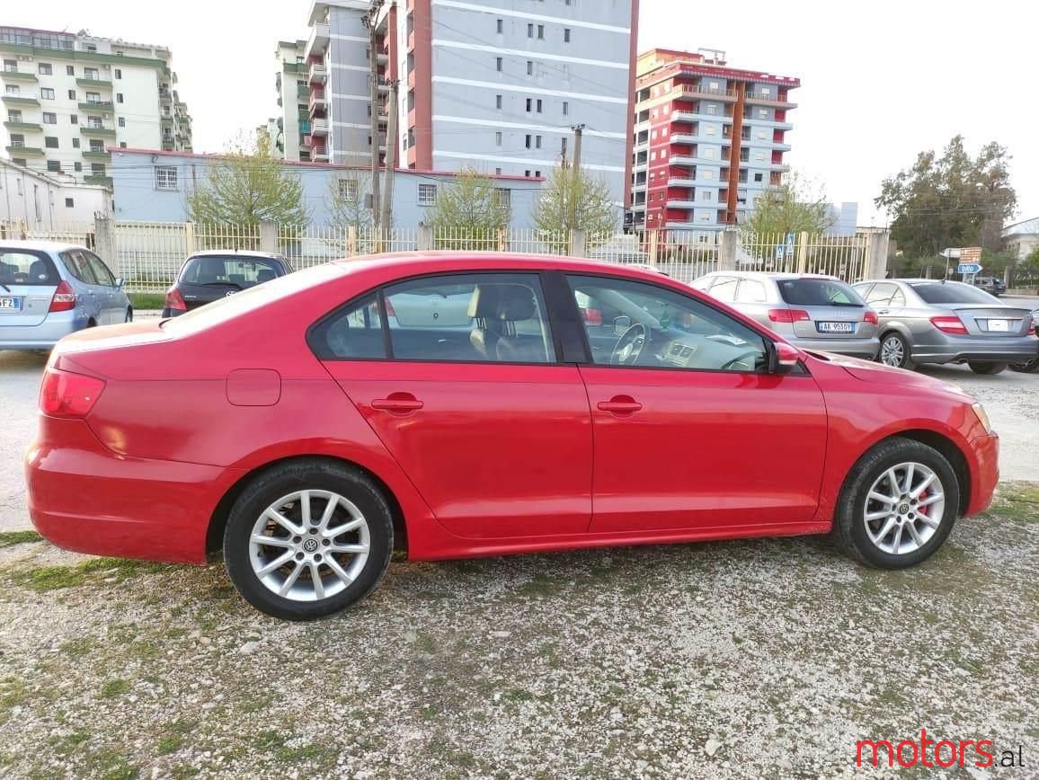 2011' Volkswagen Jetta photo #3