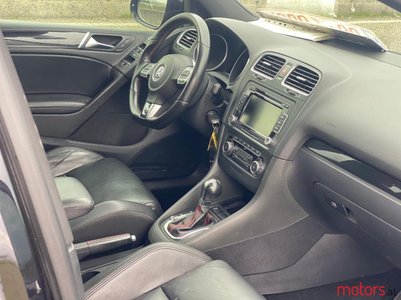 2011' Volkswagen Golf GTI photo #4