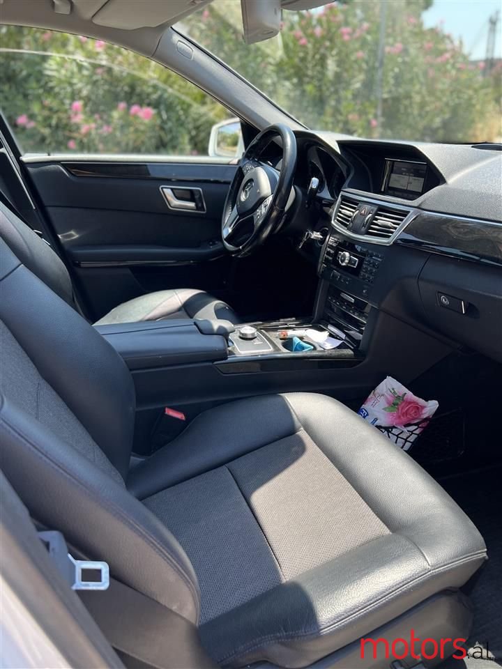 2012' Mercedes-Benz E 200 photo #6