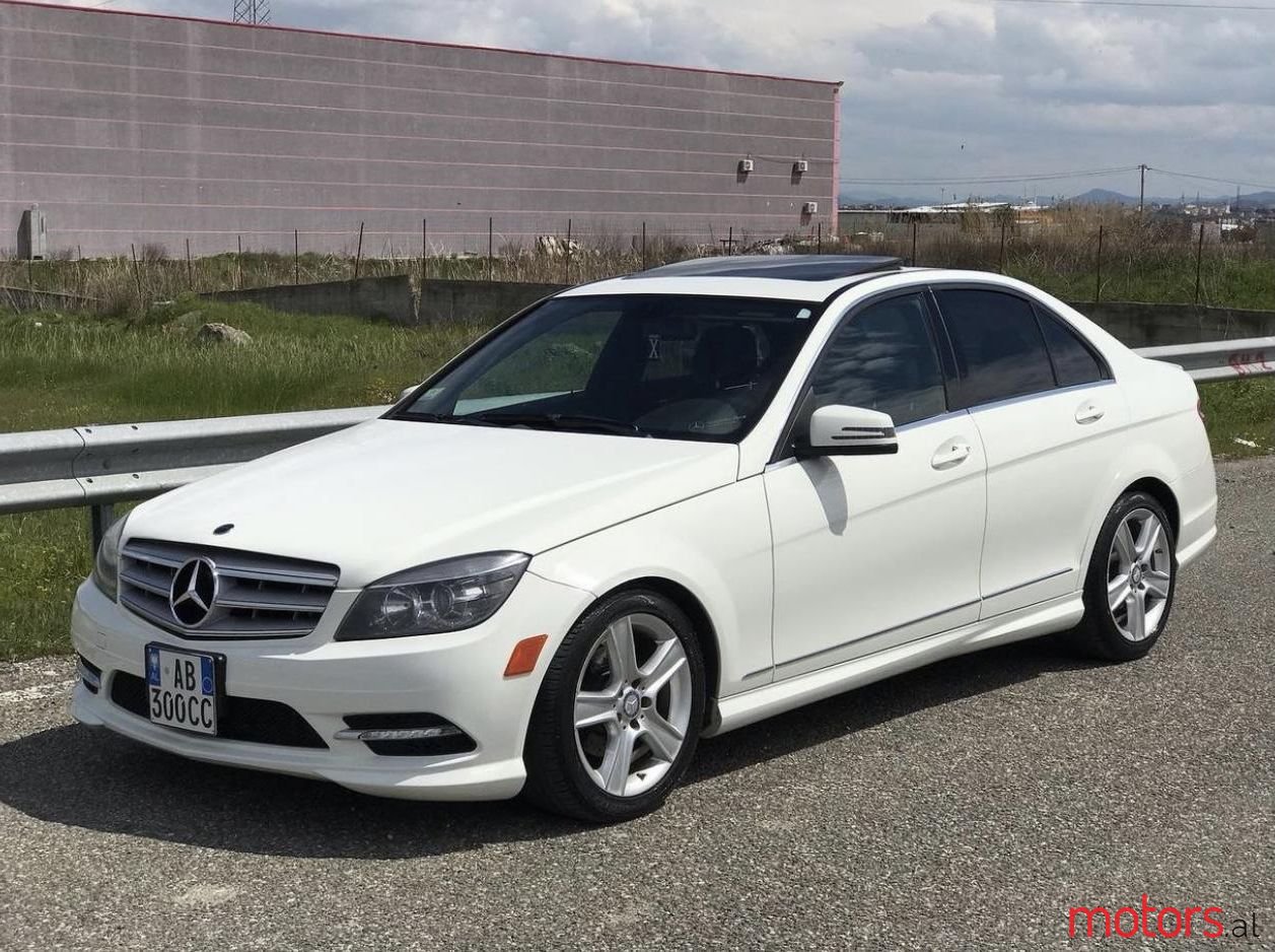 2011' Mercedes-Benz C 300 photo #1