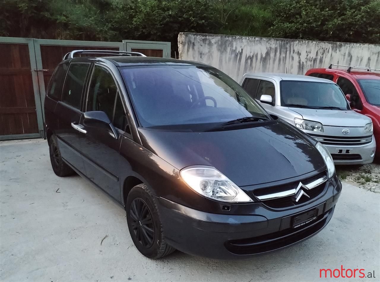 2008' Citroen C8 photo #2