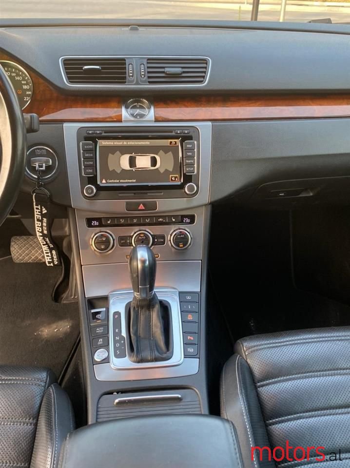 2013' Volkswagen Passat photo #3