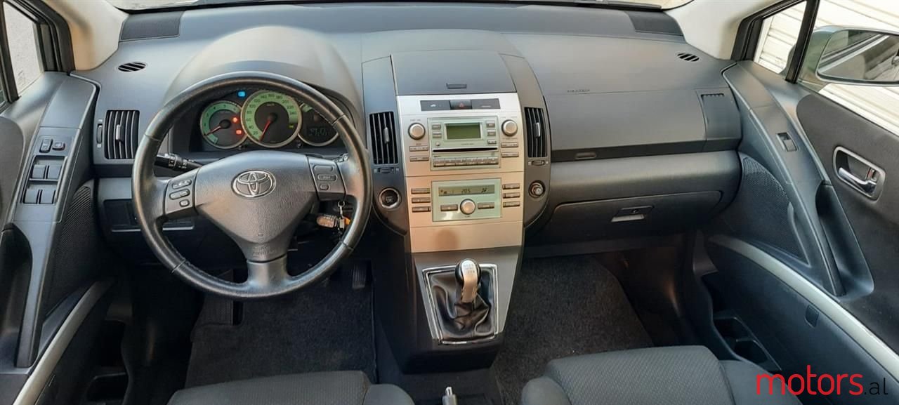 2007' Toyota Corolla Verso photo #2