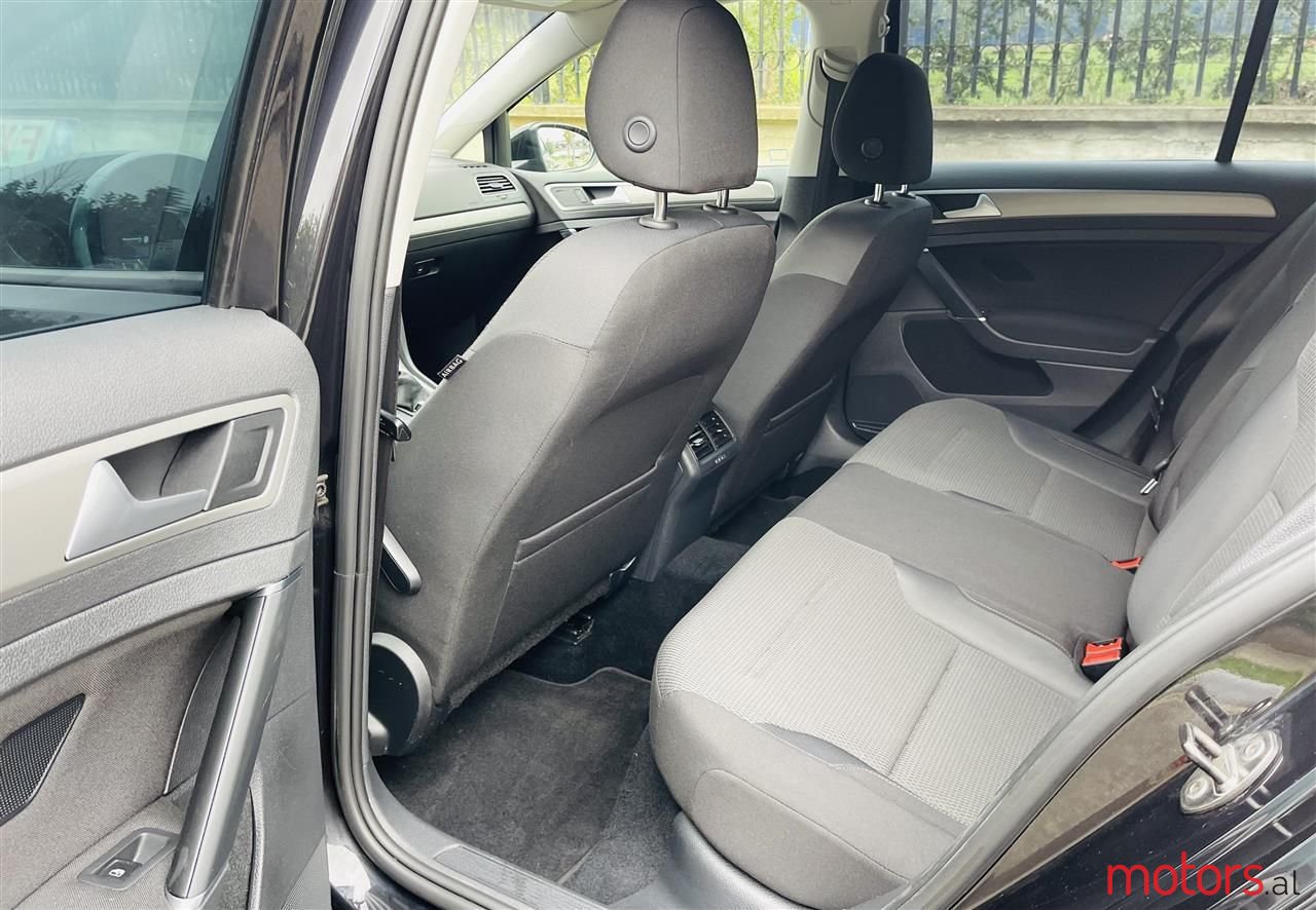 2017' Volkswagen Golf photo #4