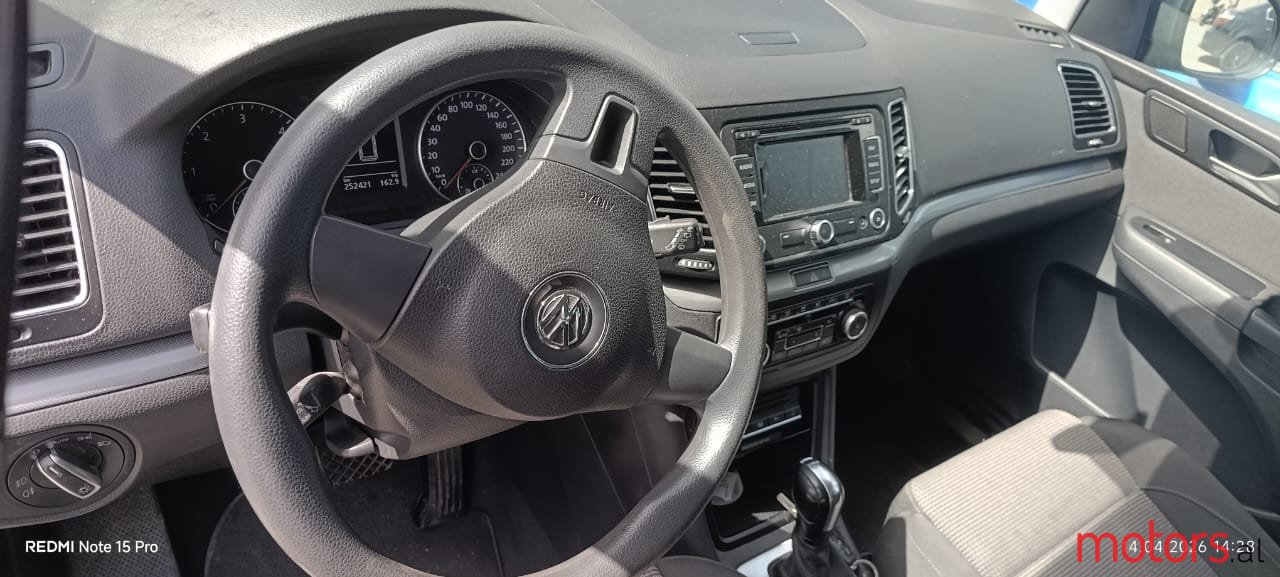 2012' Volkswagen Sharan photo #3