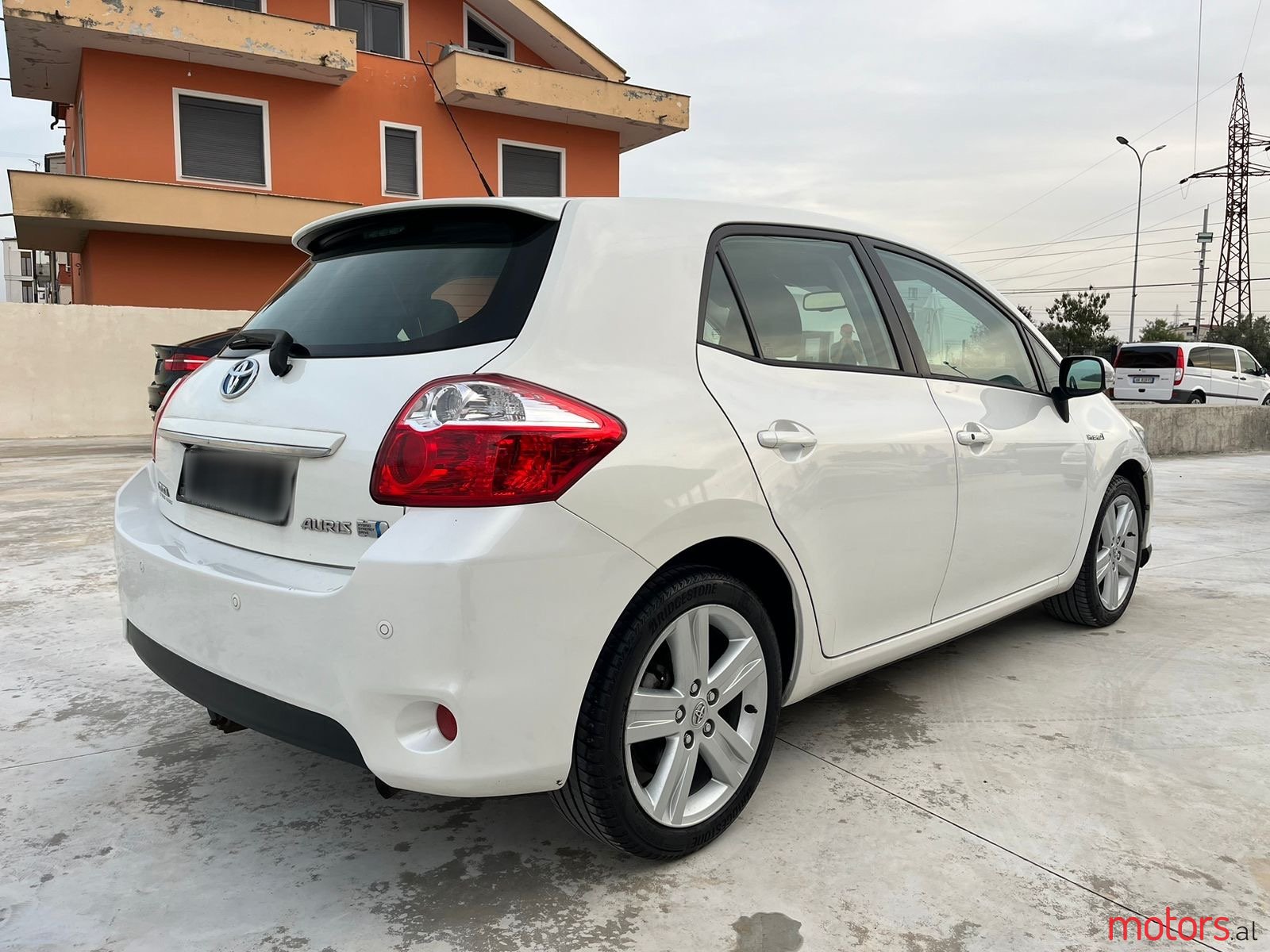 2011' Toyota Auris Hybrit photo #3