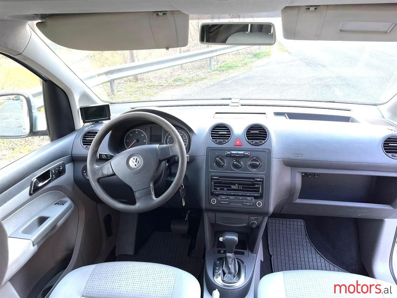 2009' Volkswagen Caddy photo #3