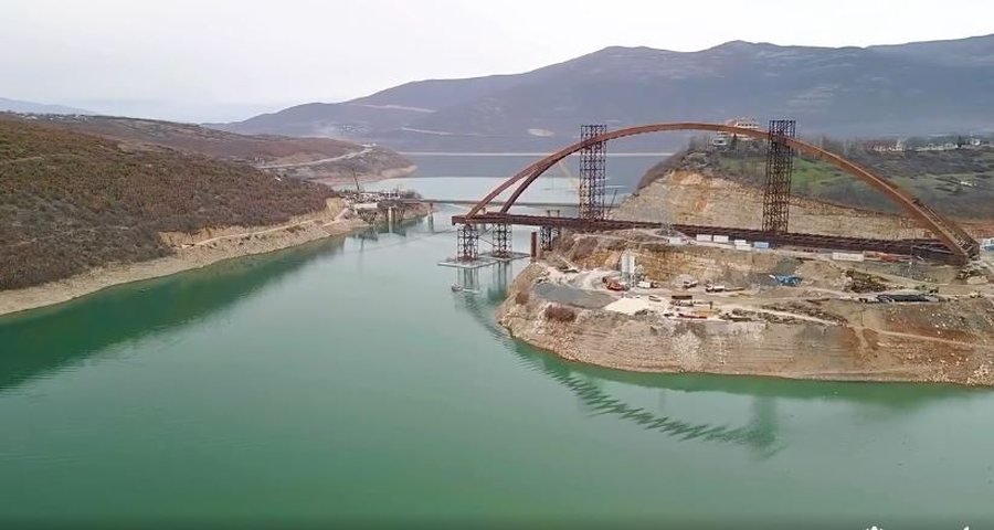 Drejt përfundimit ura e re e Kukësit, Rama: I jep zgjidhje dy anëve të liqenit me rrugën kombëtare