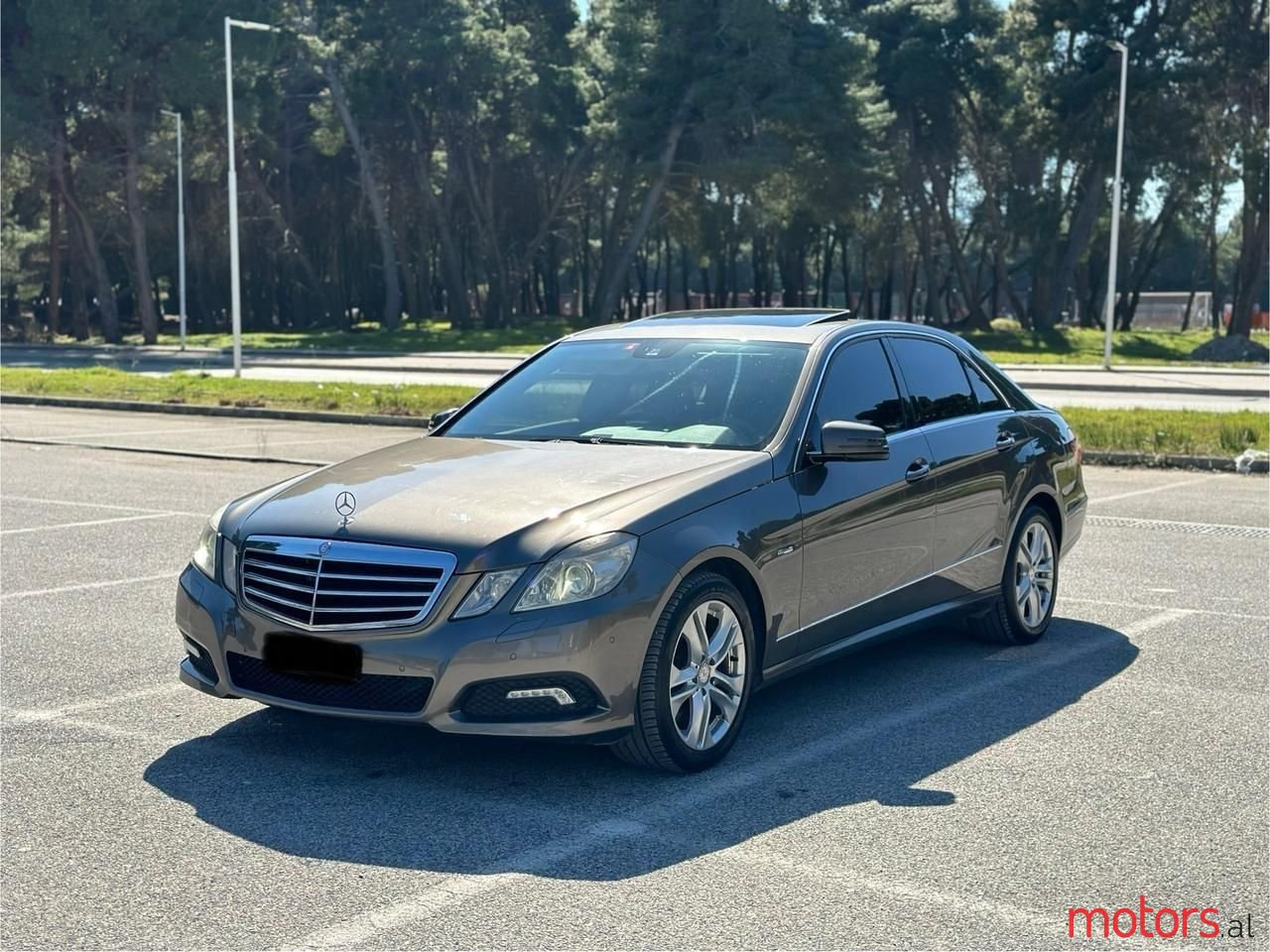 2011' Mercedes-Benz E 350 photo #1