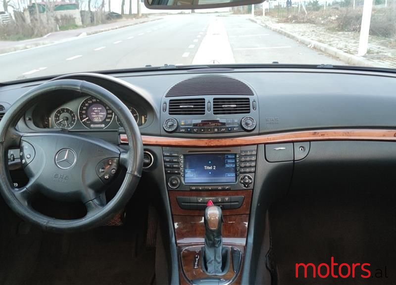 2005' Mercedes-Benz E 220 photo #6