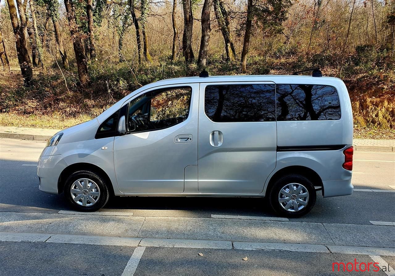 2010' Nissan Nv200 photo #2