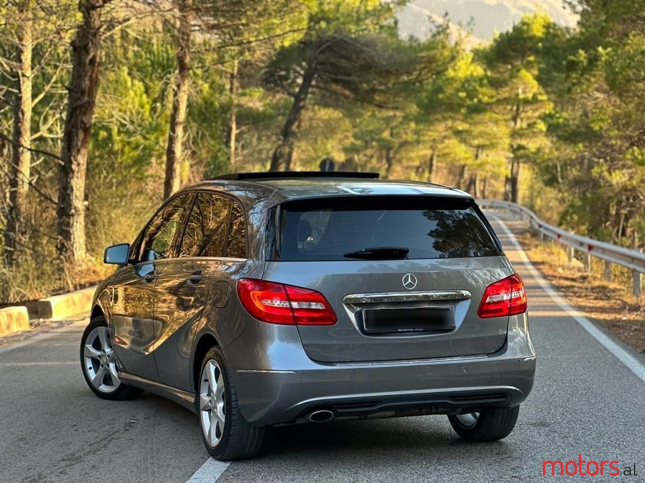 2012' Mercedes-Benz B 200 photo #3