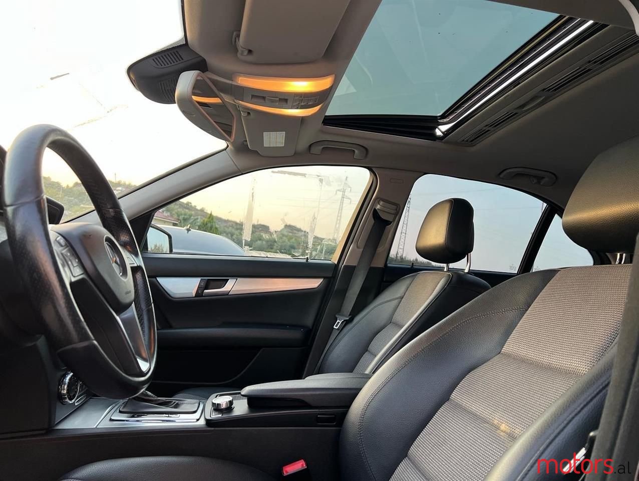 2012' Mercedes-Benz 220 photo #2