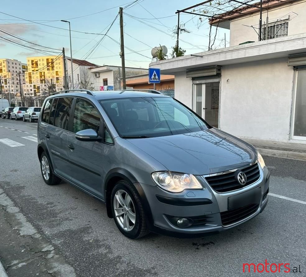 2010' Volkswagen Touran photo #1