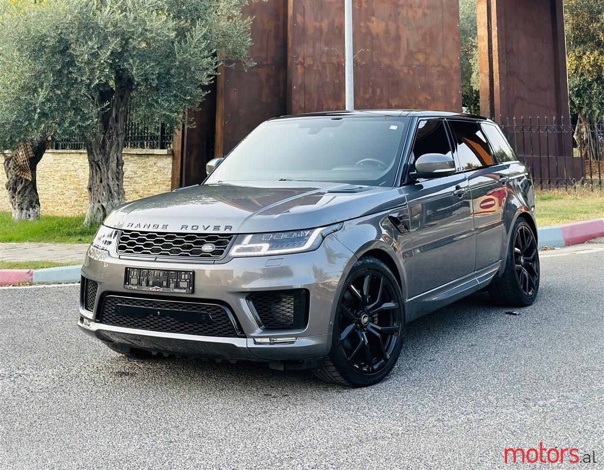 2016' Land Rover Range Rover Sport photo #1