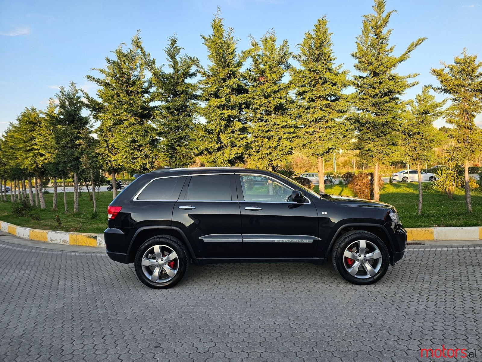 2012' Jeep Grand Cherokee photo #3
